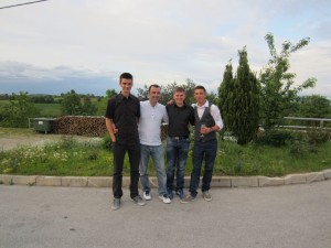 Igor, Mile i Bruno s odgajateljem Bilandžijom